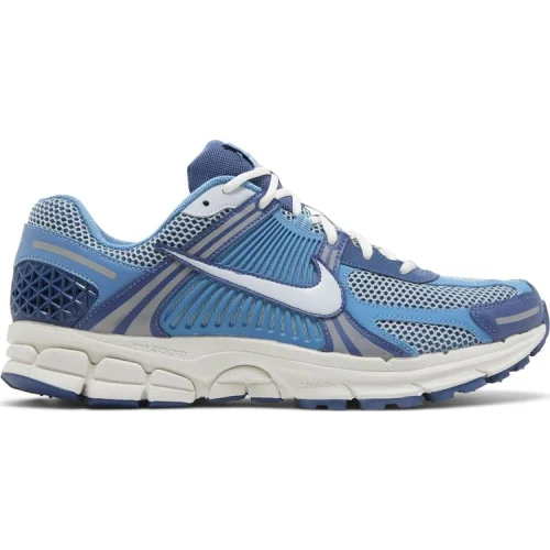 נעלי סניקרס Air זום Vomero 5 בצבע כְּחוֹל מדגם Air Zoom Vomero 5 'Worn Blue' מבית היוצר של חברת הענק נייקי