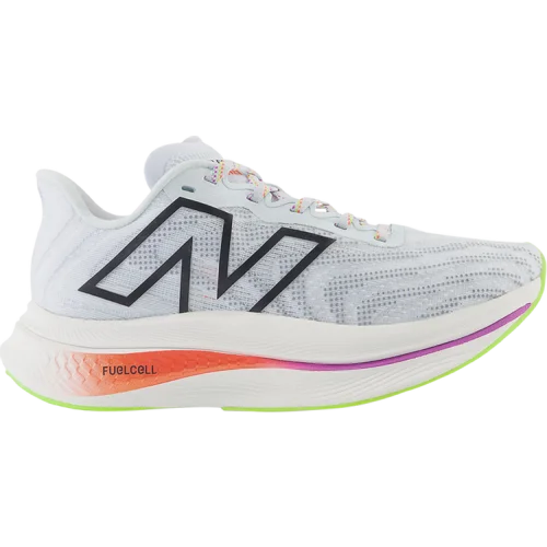 נעלי סניקרס FuelCell SuperComp בצבע כְּחוֹל מדגם FuelCell SuperComp Trainer v2 2E Wide 'Ice Blue Neon Dragonfly' מבית היוצר של חברת הענק ניו באלאנס