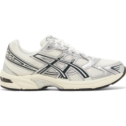 נעלי סניקרס ג'ל 1130 בצבע קרם מדגם Kith x Gel 1130 'Cream Scarab' מבית היוצר של חברת הענק אסיקס