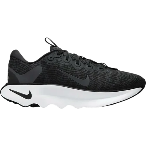 נעלי סניקרס מוטיבה בצבע שָׁחוֹר מדגם Motiva 'Black Anthracite' מבית היוצר של חברת הענק נייקי