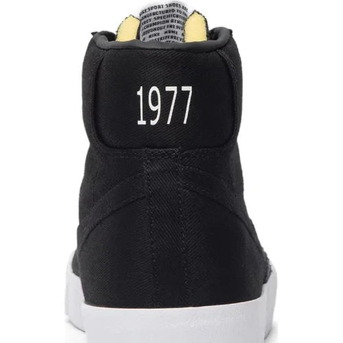 Nike Blazer Low LE ’Triple Black’