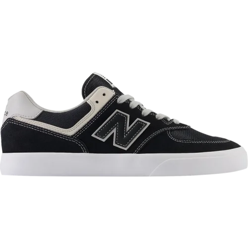 נעלי סניקרס מספרי 574 בצבע שָׁחוֹר מדגם Numeric 574 Vulc 'Black Grey' מבית היוצר של חברת הענק ניו באלאנס