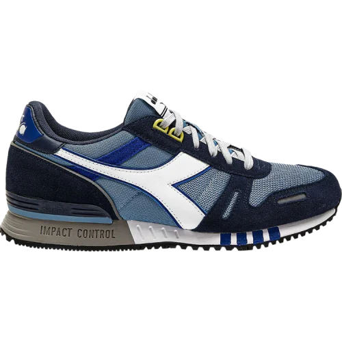 נעלי סניקרס עֲנָק בצבע כְּחוֹל מדגם Titan 'Dark Denim' מבית היוצר של חברת הענק דיאדורה
