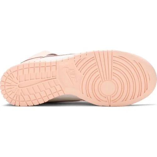 Wmns Dunk High ’Crimson Tint’