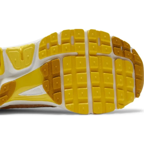 Zoom Vomero 5 'Yellow Ochre'