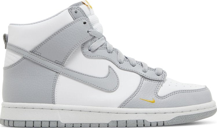 נעלי סניקרס Dunk High Next Nature GS 'Wolf Grey Marigold' של המותג נייקי בצבע אפור עשויות עוֹר