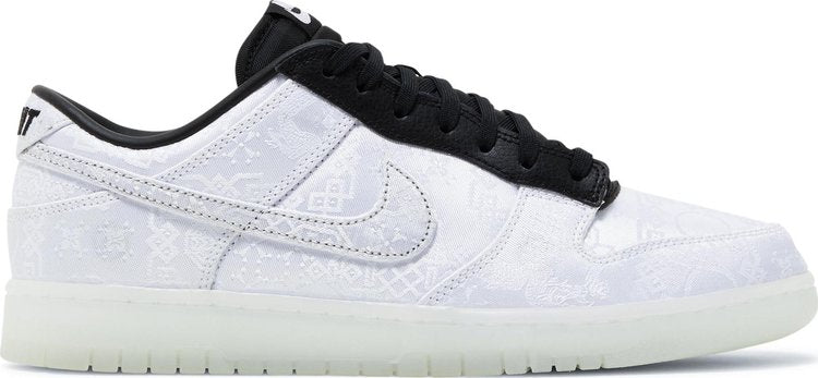 נעלי סניקרס Fragment Design x CLOT x Dunk Low SP '20th Anniversary' של המותג נייקי בצבע לבן עשויות משי