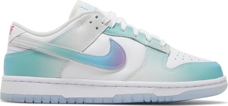 נעלי סניקרס Wmns Dunk Low 'Unlock Your Space' של המותג נייקי בצבע לבן עשויות עוֹר