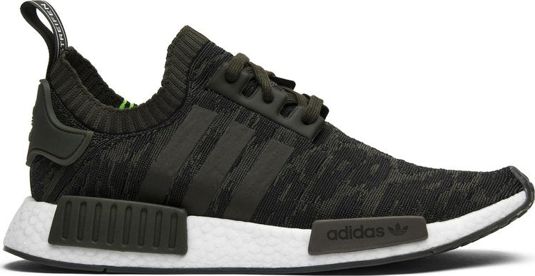 נעלי סניקרס NMD_R1 Primeknit 'Night Cargo' של המותג אדידס בצבע ירוק עשויות