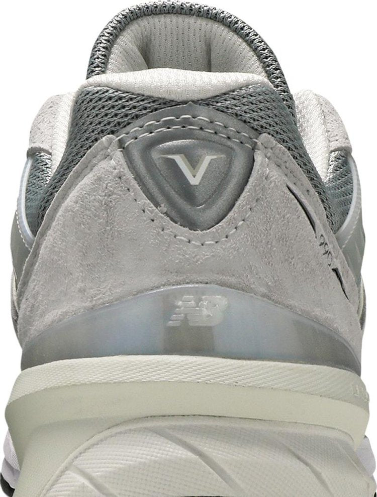 990v5 תוצרת ארה"ב 'Nimbus Cloud Silver'