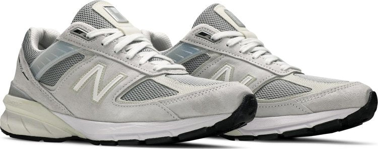 990v5 תוצרת ארה"ב 'Nimbus Cloud Silver'