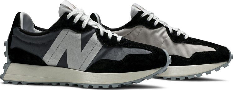 Wmns 327 'Black White'