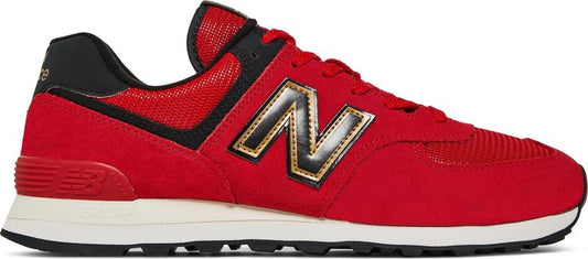 נעלי סניקרס 574 'Chinese New Year - Team Red' של המותג ניו באלאנס בצבע אָדוֹם עשויות עור (זמש)