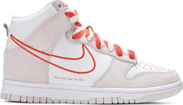 נעלי סניקרס Wmns Dunk High SE 'First Use Pack - White Orange' של המותג נייקי בצבע לבן עשויות עור (זמש)