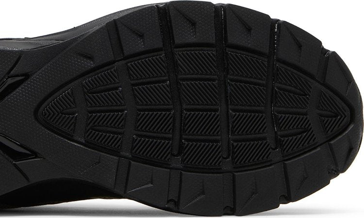 990v5 תוצרת ארה"ב 'Triple Black'