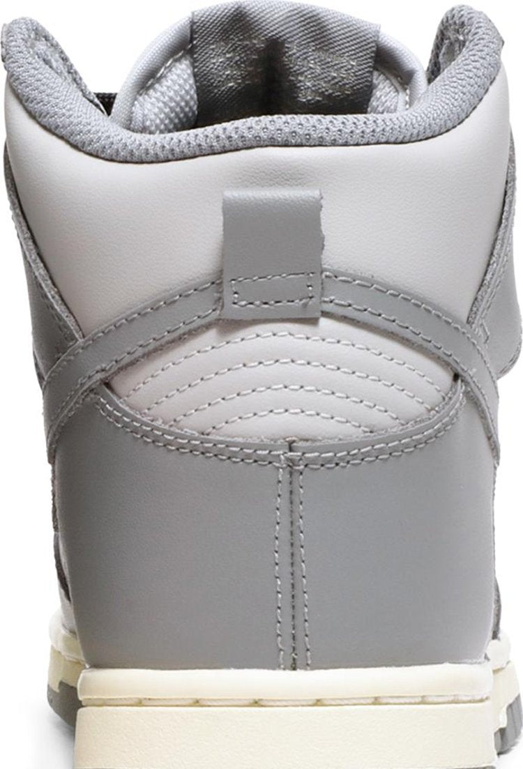 Wmns Dunk High 'Aged Grey'
