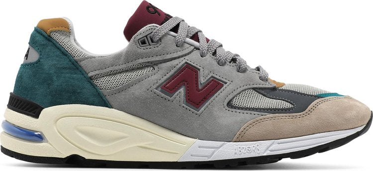 נעלי סניקרס 990v2 Made in USA 'Grey Multi' של המותג ניו באלאנס בצבע אפור עשויות רֶשֶׁת