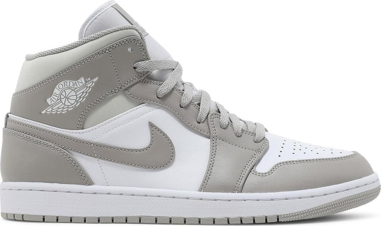 נעלי סניקרס Air Jordan 1 Mid 'College Grey' של המותג נייקי בצבע אפור עשויות עוֹר