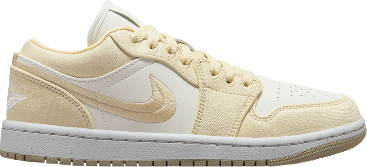 נעלי סניקרס Wmns Air Jordan 1 Low SE 'Team Gold' של המותג נייקי בצבע קרם עשויות בַּד