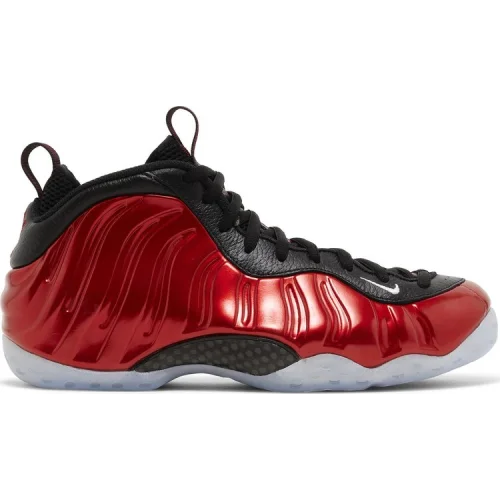 נעלי סניקרס Air Foamposite בצבע אָדוֹם מדגם Air Foamposite One 'Metallic Red' 2023 מבית היוצר של חברת הענק נייקי