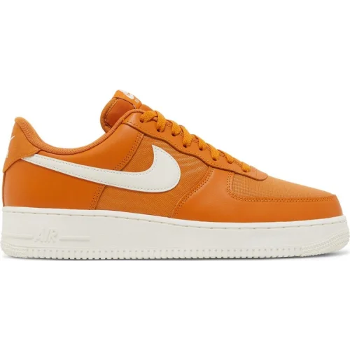 נעלי סניקרס Air Force 1 בצבע כתום מדגם Air Force 1 Low '07 SE 'Monarch Canvas' מבית היוצר של חברת הענק נייקי