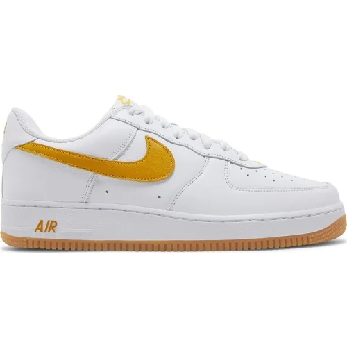 נעלי סניקרס Air Force 1 בצבע לבן מדגם Air Force 1 Low 'Color of the Month - White University Gold' מבית היוצר של חברת הענק נייקי