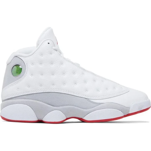 נעלי סניקרס נייק אייר ג'ורדן 13 בצבע לבן מדגם Air Jordan 13 Retro 'White Wolf Grey' מבית היוצר של חברת הענק נייקי