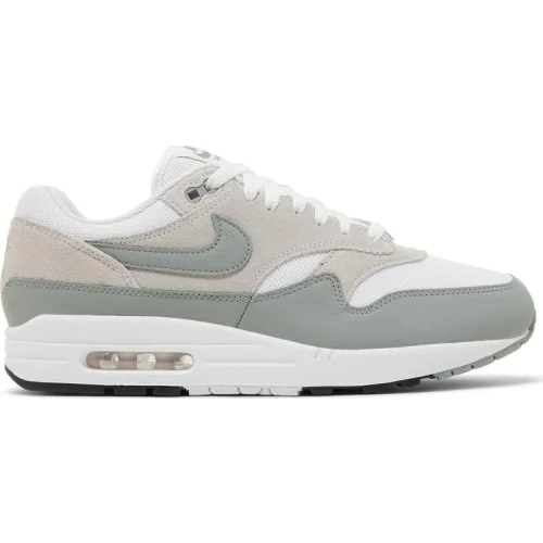 נעלי סניקרס נייק אייר מקס 1 בצבע ירוק מדגם Air Max 1 SC 'Mica Green' מבית היוצר של חברת הענק נייקי