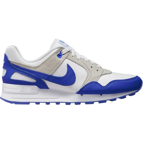 נעלי סניקרס נייק אייר פגסוס 89 בצבע לבן מדגם Air Pegasus 89 'White Racer Blue' מבית היוצר של חברת הענק נייקי