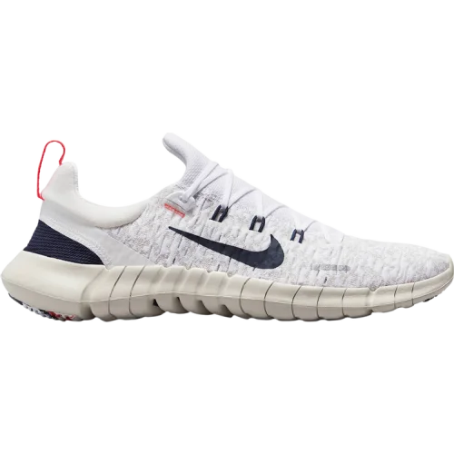 נעלי סניקרס Free RN בצבע לבן מדגם Free Run 5.0 'White Obsidian' מבית היוצר של חברת הענק נייקי