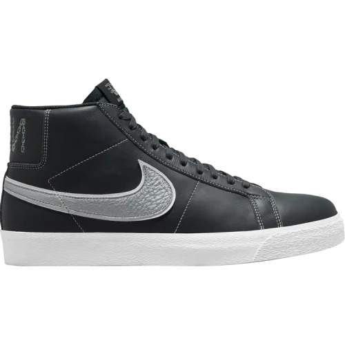 נעלי סניקרס בלייזר SB בצבע שָׁחוֹר מדגם Mason Silva x Zoom Blazer Mid SB 'Self-Portrait' מבית היוצר של חברת הענק נייקי