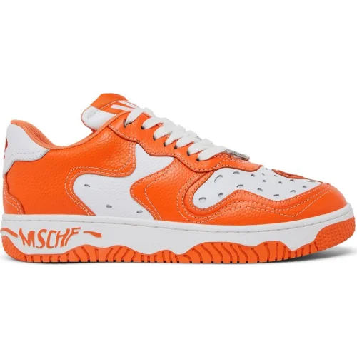 נעלי סניקרס סופר נורמלי בצבע כתום מדגם MSCHF Super Normal 2 'Orange Milk' מבית היוצר של חברת הענק MSCHF