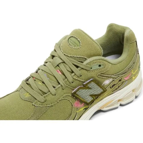 New Balance Bryant Giles x 2002R ’What Now?’