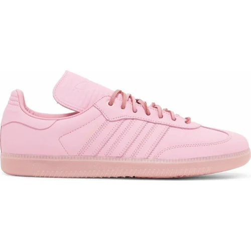 נעלי סניקרס סמבה בצבע וָרוֹד מדגם Pharrell x Samba Human Race 'Pink' מבית היוצר של חברת הענק אדידס