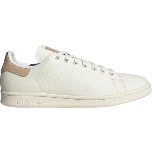 נעלי סניקרס סטן סמית בצבע לבן מדגם Stan Smith 'White Denim' מבית היוצר של חברת הענק אדידס