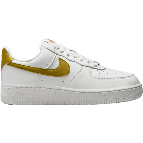 נעלי סניקרס Air Force 1 בצבע לבן מדגם Wmns Air Force 1 '07 SE 'Bronzine' מבית היוצר של חברת הענק נייקי