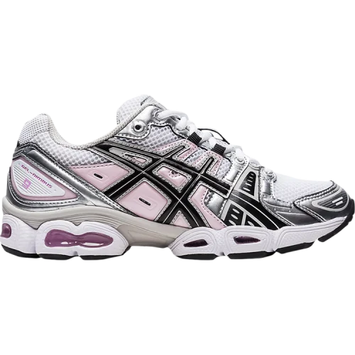 נעלי סניקרס ג'ל נימבוס בצבע לבן מדגם Wmns Gel Nimbus 9 'White Light Pink' מבית היוצר של חברת הענק אסיקס