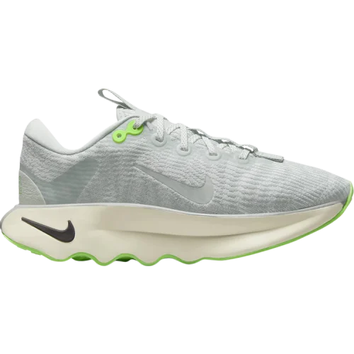 נעלי סניקרס מוטיבה בצבע כסף מדגם Wmns Motiva 'Light Silver Green Strike' מבית היוצר של חברת הענק נייקי