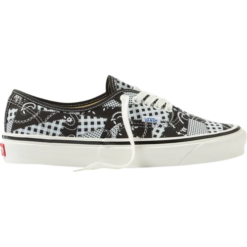 נעלי סניקרס Authentic בצבע שָׁחוֹר מדגם WP x Authentic 44 DX 'Paisley Patchwork - Black' מבית היוצר של חברת הענק ואנס