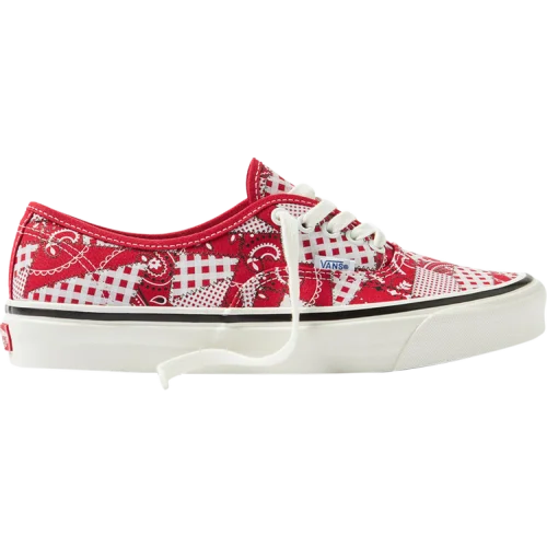 נעלי סניקרס Authentic בצבע אָדוֹם מדגם WP x Authentic 44 DX 'Paisley Patchwork - Racing Red' מבית היוצר של חברת הענק ואנס