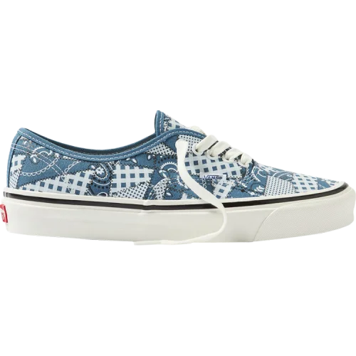 נעלי סניקרס Authentic בצבע כְּחוֹל מדגם WP x Authentic 44 DX 'Paisley Patchwork - True Navy' מבית היוצר של חברת הענק ואנס