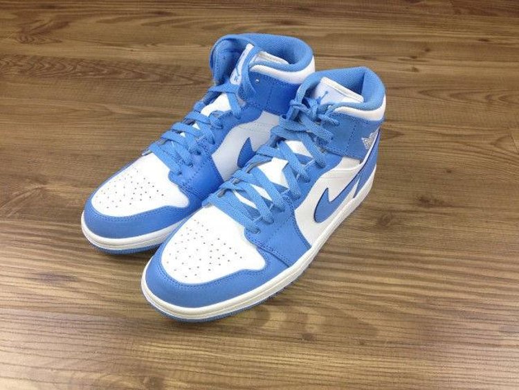 Air Jordan 1 Mid ' UNC