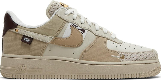 נעלי סניקרס Wmns Air Force 1 '07 LX 'Tan Bling' של המותג נייקי בצבע קרם עשויות עוֹר