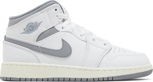 נעלי סניקרס Air Jordan 1 Mid GS 'Neutral Grey' של המותג נייקי בצבע לבן עשויות עוֹר