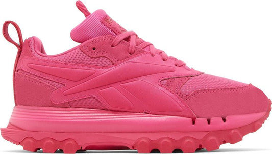 נעלי סניקרס Cardi B x Wmns Classic Leather V2 'Pink Fusion' של המותג ריבוק בצבע וָרוֹד עשויות עוֹר