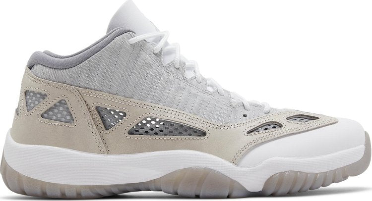 נעלי סניקרס Air Jordan 11 Retro Low IE 'Light Orewood Brown' של המותג נייקי בצבע אפור עשויות עוֹר