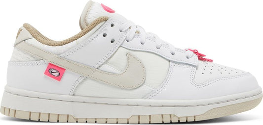 נעלי סניקרס Wmns Dunk Low 'Pink Bling' של המותג נייקי בצבע לבן עשויות עוֹר
