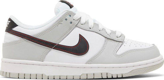 נעלי סניקרס Dunk Low SE GS 'Lottery Pack - Grey Fog' של המותג נייקי בצבע אפור עשויות עוֹר