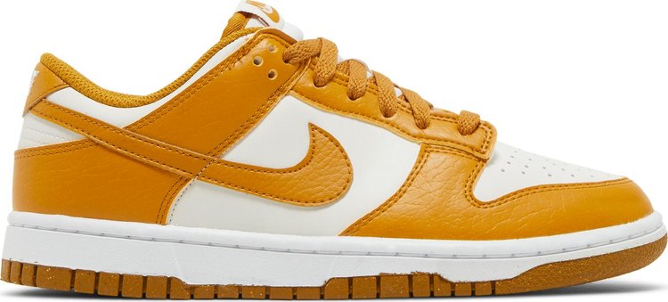 נעלי סניקרס Wmns Dunk Low Next Nature 'Gold Phantom' של המותג נייקי בצבע חום עשויות עוֹר