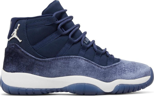 נעלי סניקרס Wmns Air Jordan 11 Retro 'Midnight Navy Velvet' של המותג נייקי בצבע כְּחוֹל עשויות קְטִיפָה